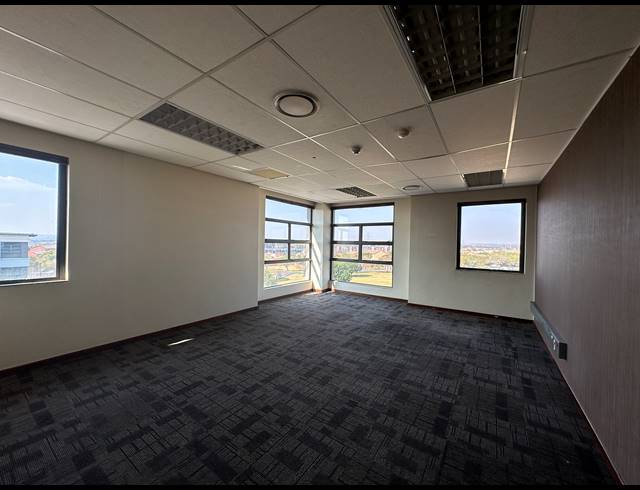 432M² OFFICE TO LET IN ECO PARK ESTATE